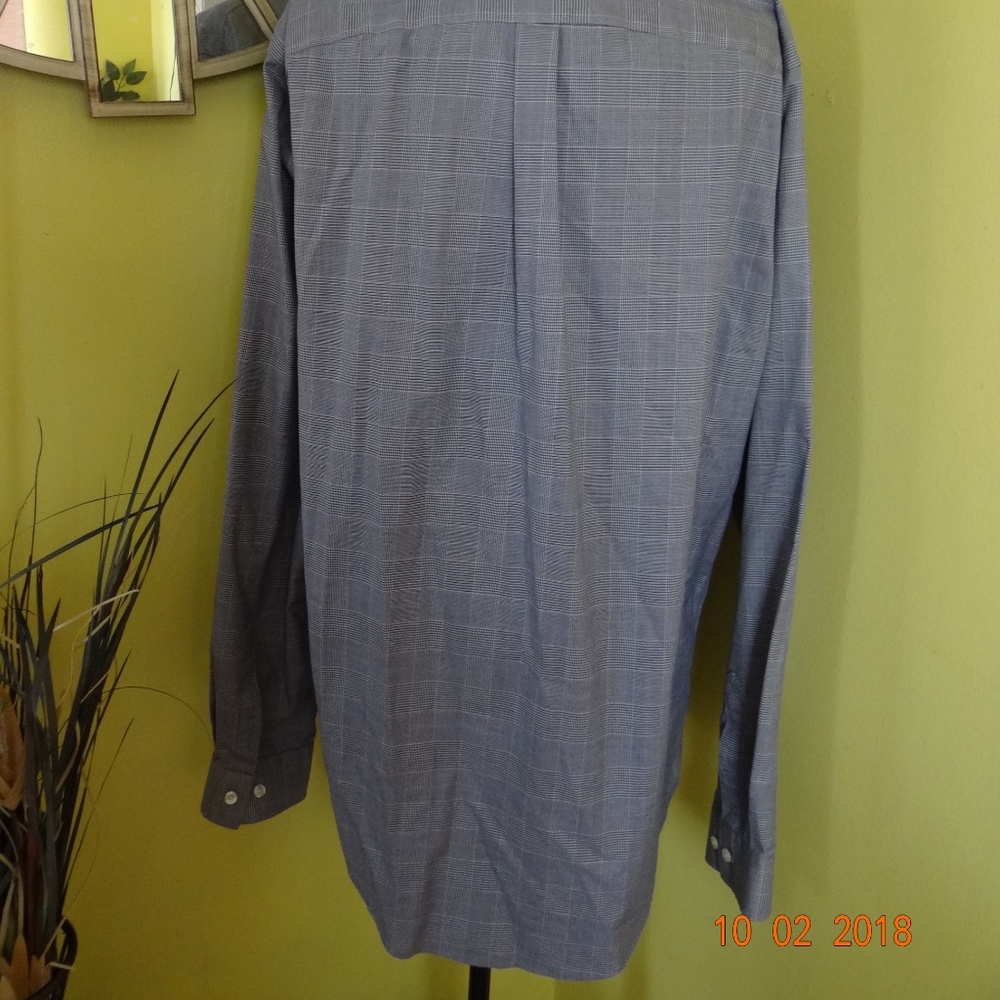 Eddie Bauer Navy Button Down Shirt - Picture 4 of 6